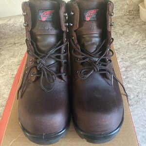 Brand new Men’s red wing boots size 10 with safety toe